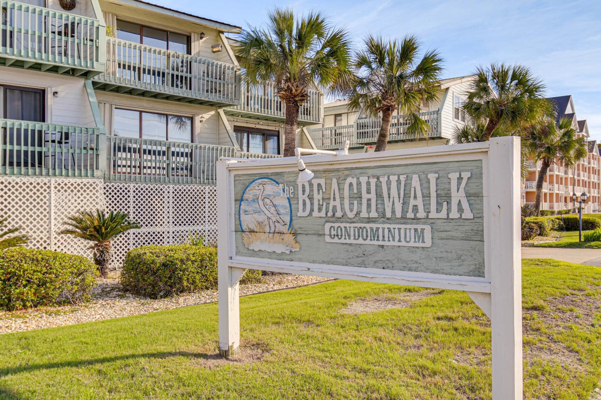 With Pool Access Walk To Beach! *