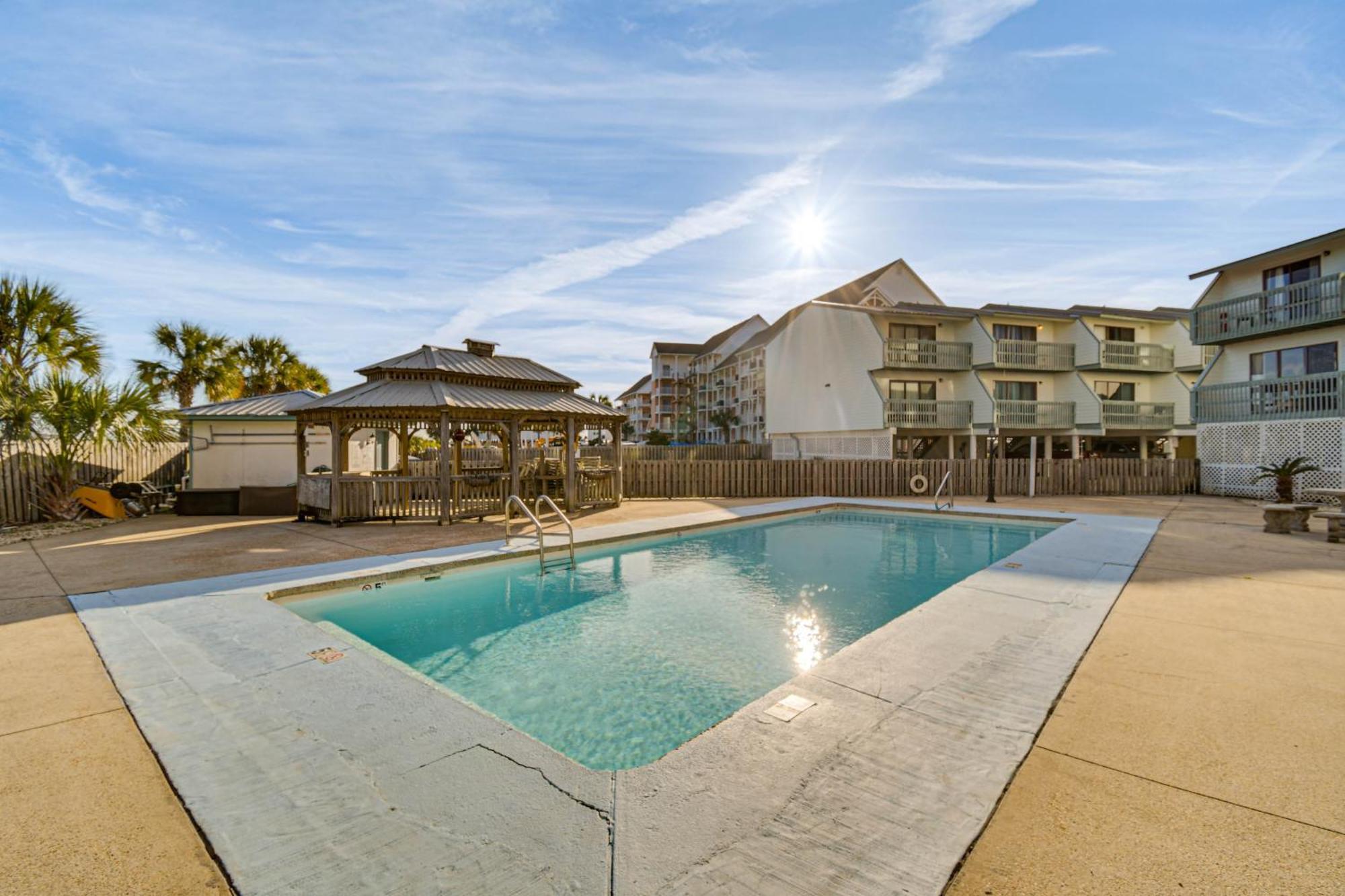 Appartamento With Pool Access Walk To Beach! *